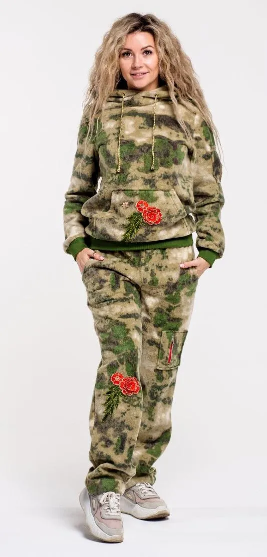 Теплый камуфляжный костюм Алые Розы от бренда Army of Girls Теплый камуфляжный костюм Алые Розы авторская одежда