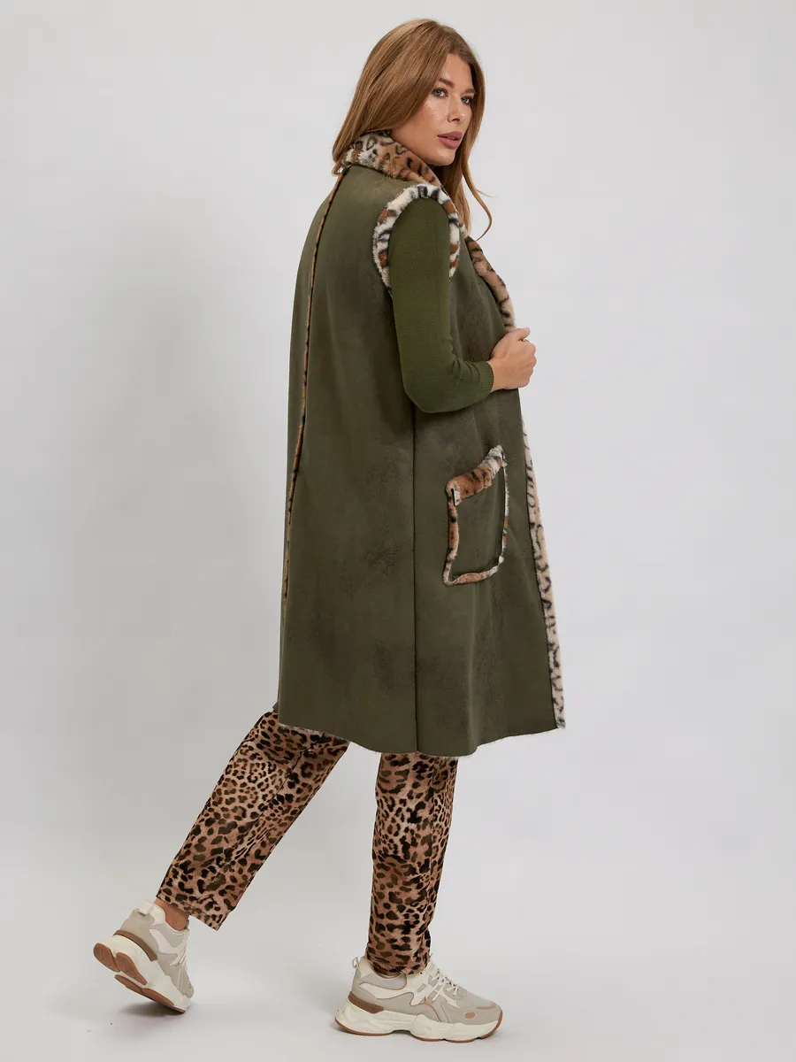 Удлиненный жилет Леопард зеленый с темным мехом авторская одежда
