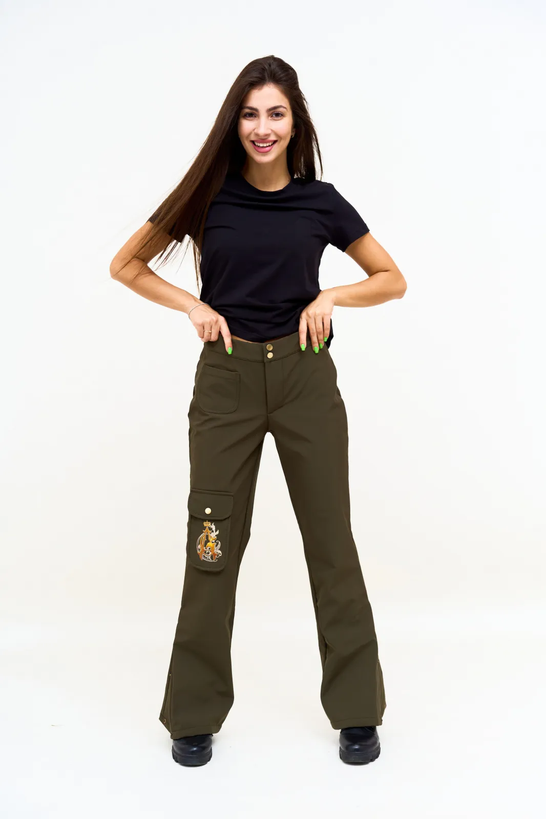 Плотные брюки хаки от Army of Girls Плотные брюки хаки брендовая одежда