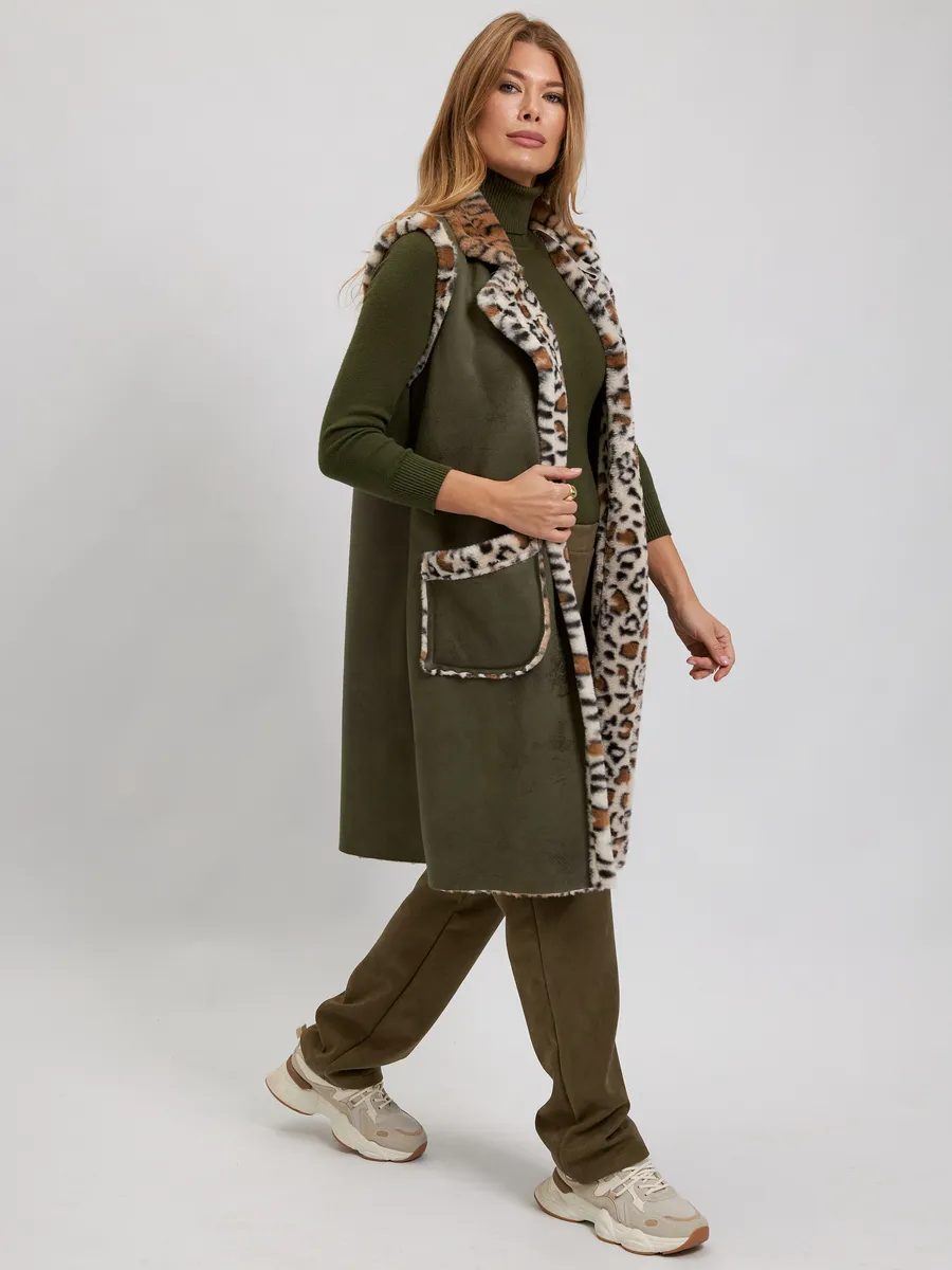 Удлиненный жилет Леопард зеленый со светлым мехом авторская одежда