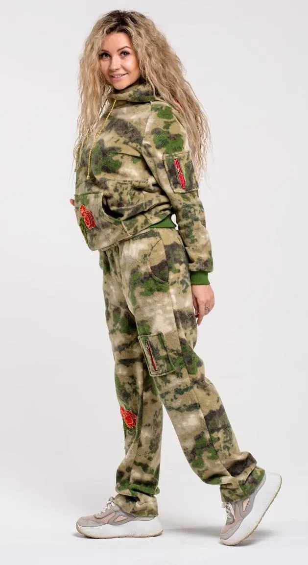 Теплый камуфляжный костюм Алые Розы от бренда Army of Girls Теплый камуфляжный костюм Алые Розы авторская одежда